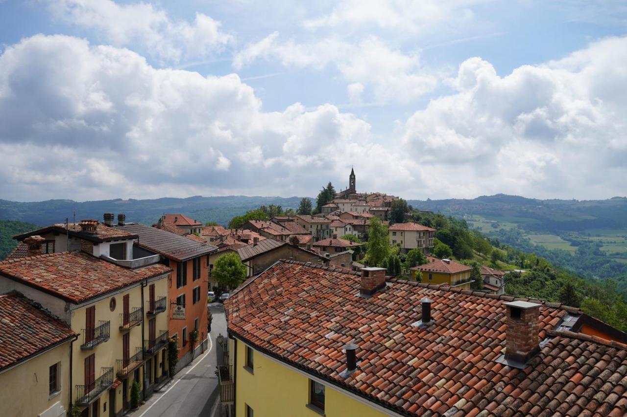La Piazzetta degli Artisti - Boutique B&B Bossolasco Esterno foto
